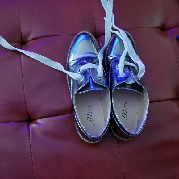 Beautiful silver mirror loafers with velvet ribbon strings size 7. 5 - Picture 3 of 7